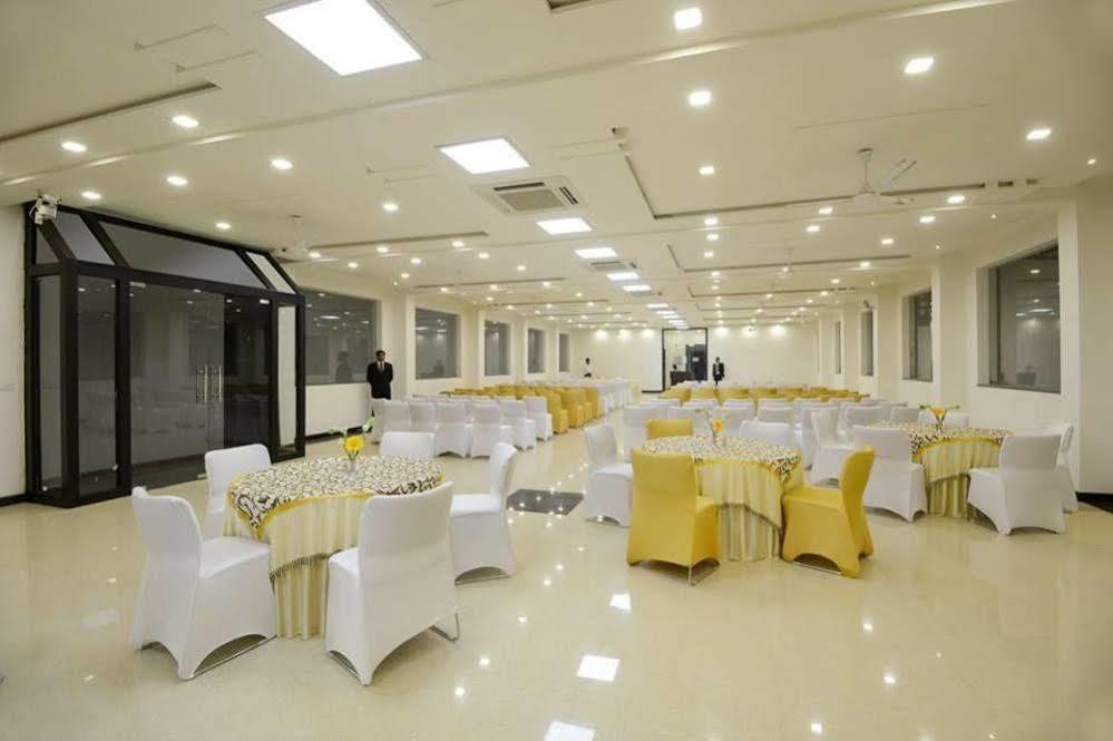 Hotel Madhushrie Agra  Exterior foto