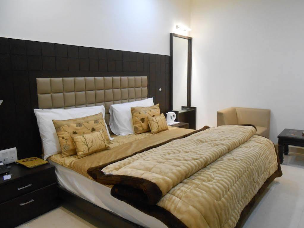 Hotel Madhushrie Agra  Exterior foto