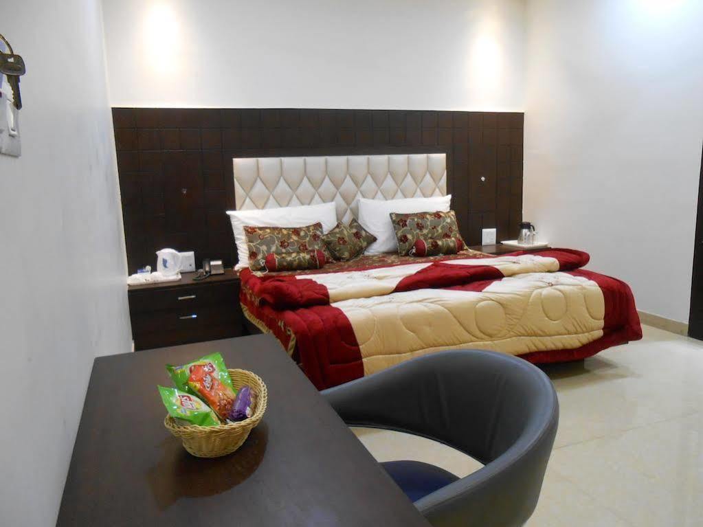 Hotel Madhushrie Agra  Exterior foto